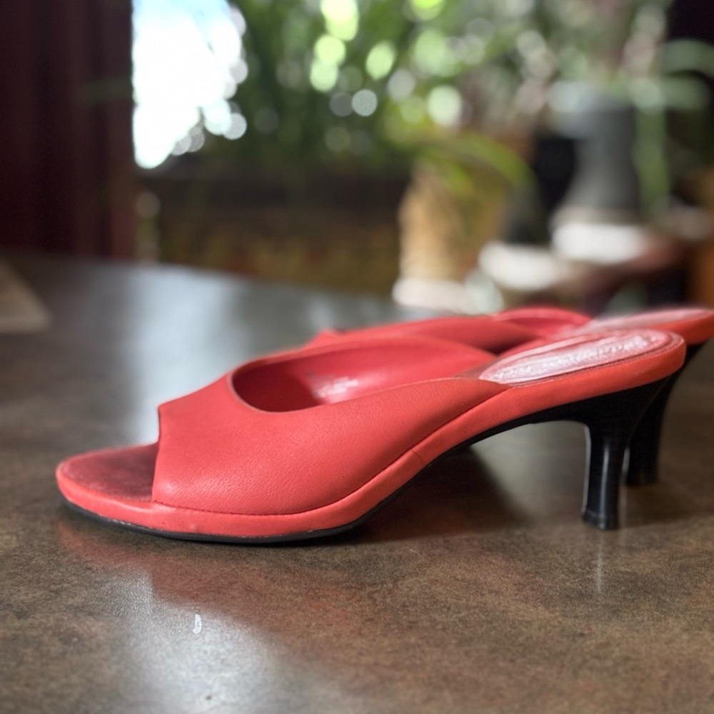 Coldwater Creek Women's Peachy Pink Leather Slide Sandals - Picture 3 of 7
